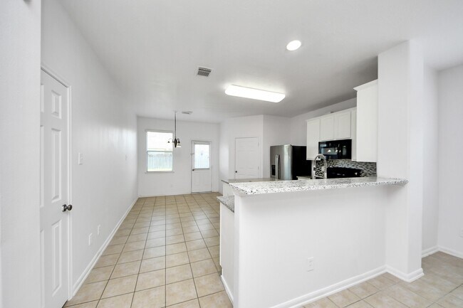 Building Photo - 21738 Sierra Long Dr
