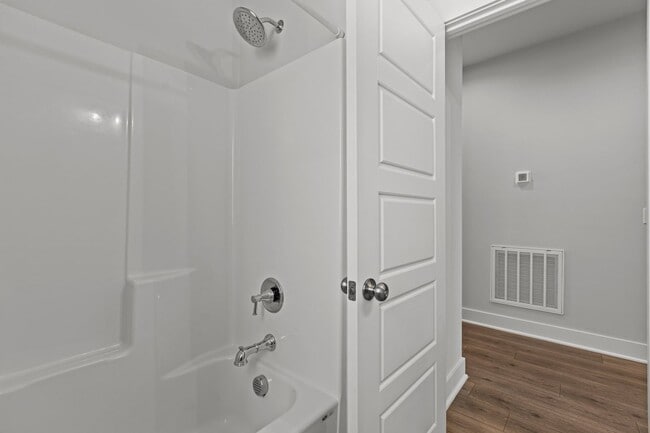 Building Photo - 118 Cottage Way