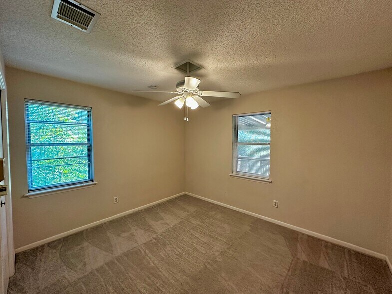 Building Photo - 8507 Bosque Blvd