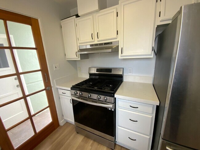 Building Photo - Great Location Close to Schools