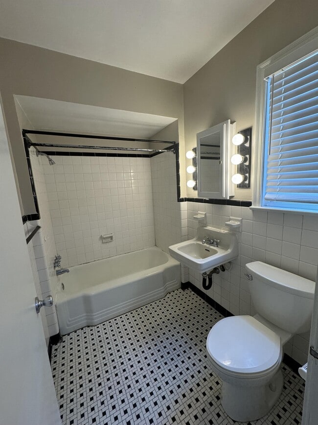 Building Photo - 432 N Lanier St
