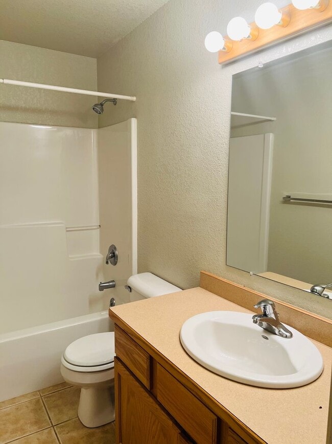 Building Photo - 4 Bed Home On 1.4 Acres In The Bitterroot ...