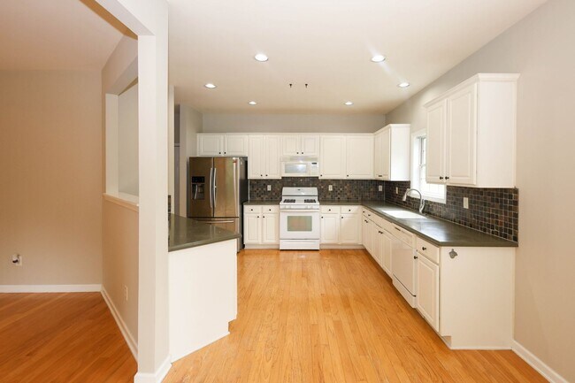 Building Photo - 2895 Haynes Club Cir SW