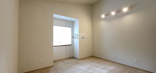 Building Photo - Cousino(8923/25)