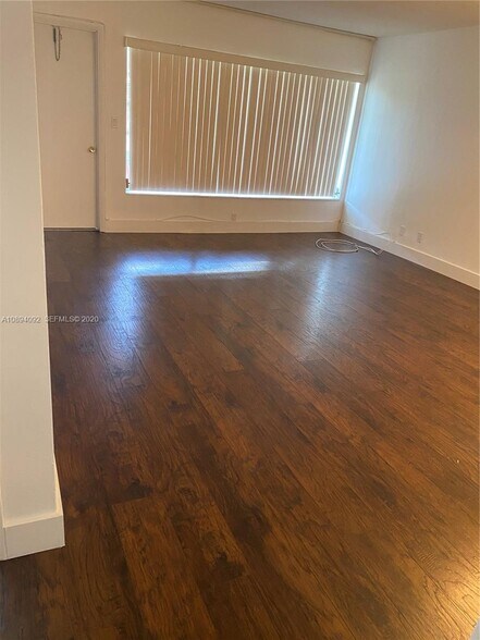 Building Photo - 16701 NE 14th Ave