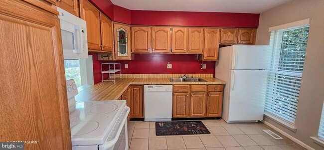 Building Photo - 5677 Phelps Luck Dr