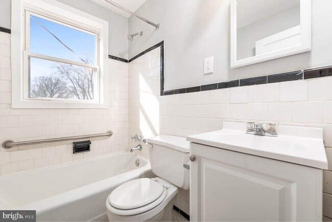 Building Photo - 114 Riverthorn Rd