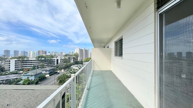 Building Photo - 2 BEDROOM UNIT WITH BALCONY AND BEAUTIFUL ...