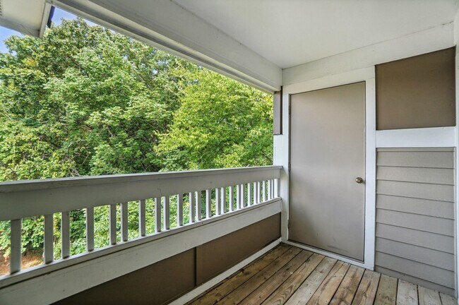 Building Photo - Minutes from UNCC Campus