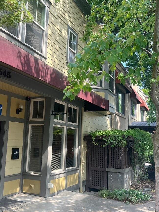 Building Photo - 545 A St