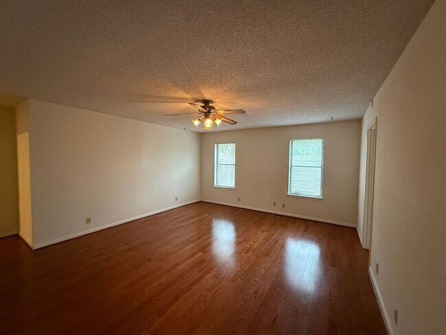 Building Photo - NEAR GOLF COURSE - WELL ESTABLISHED SPICEW...
