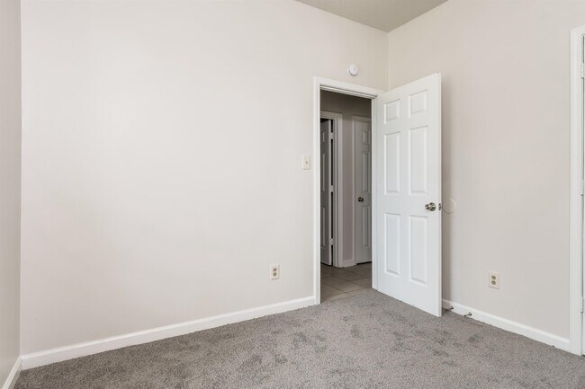 Building Photo - 4590 Lindawood Ln