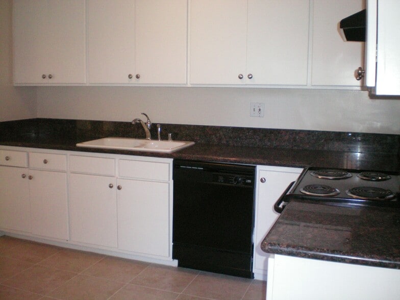 Building Photo - Val D'Or Apartments