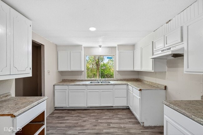Building Photo - 4321 Ridgeway Ave