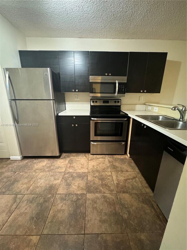 Building Photo - 9969 Nob Hill Ct