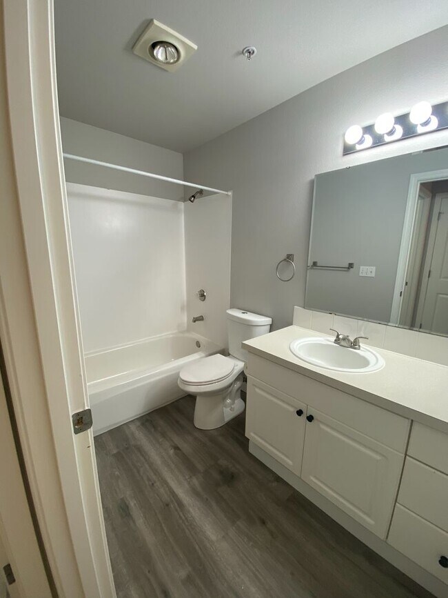 Building Photo - 2 Bedroom with a Den, 1-car oversized detached garage, DuPont Condo