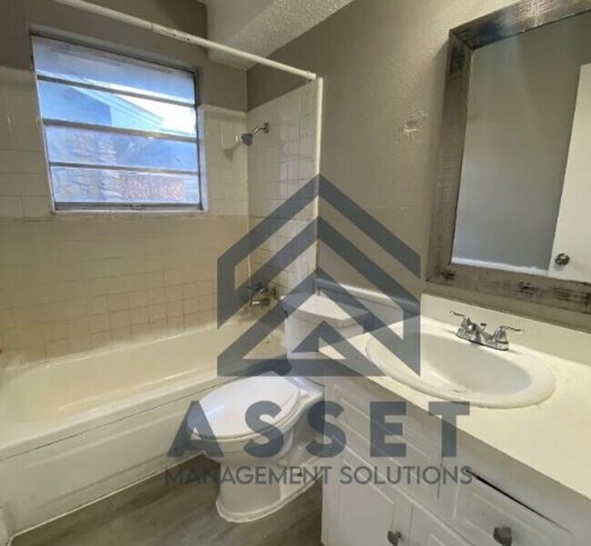 Building Photo - RENT TO OWN – Midwest City, OK