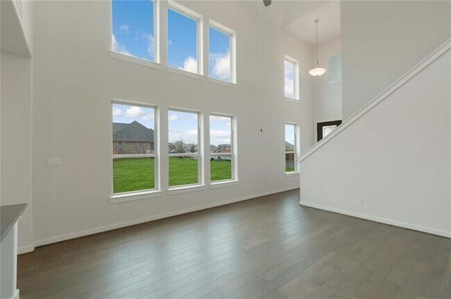 Building Photo - 205 Rosebush Dr