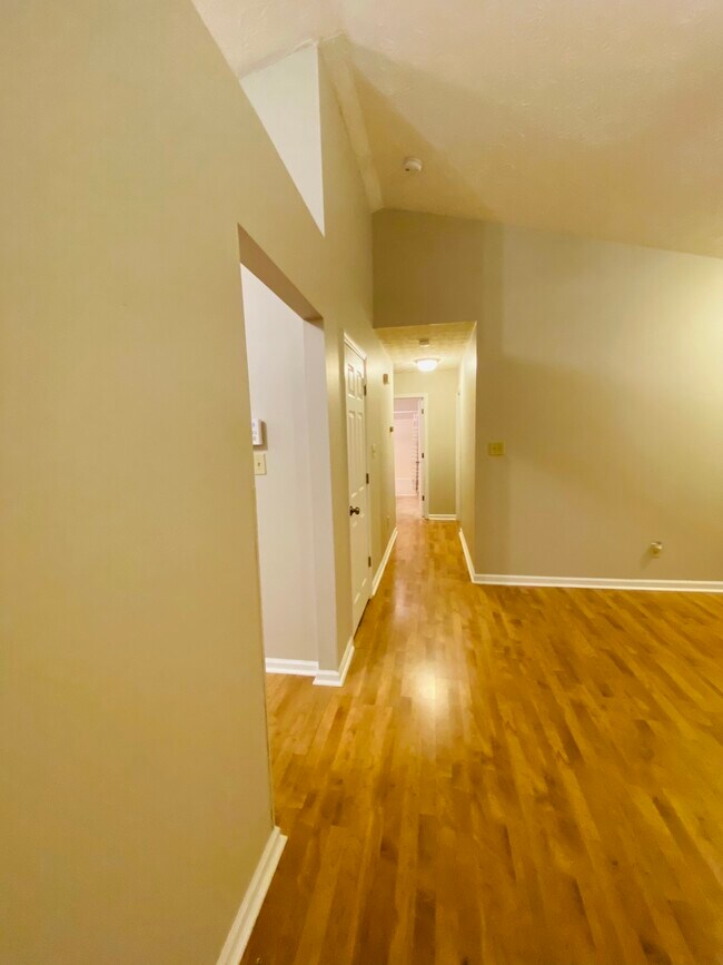 Building Photo - 6033 Waterbury Ln