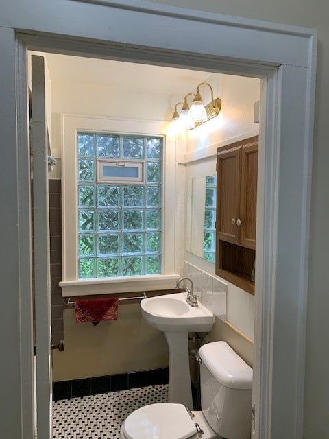 2313 Bathroom - 2313 N Holton St
