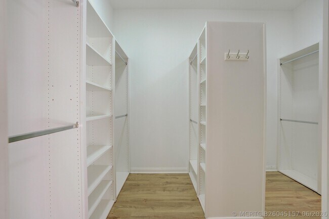 Building Photo - 256 San Remo Dr