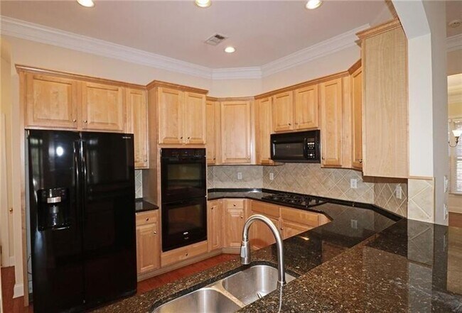 Building Photo - 1183 Dunwoody Village Dr