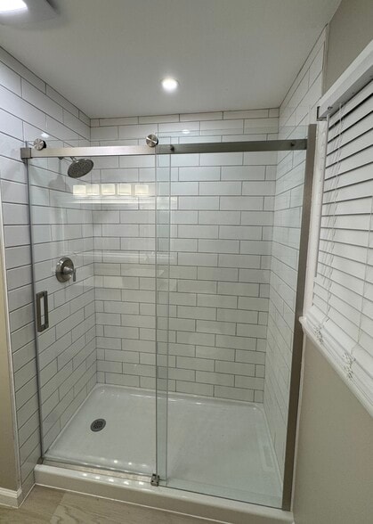 Shower - 4295 Shimerville Rd