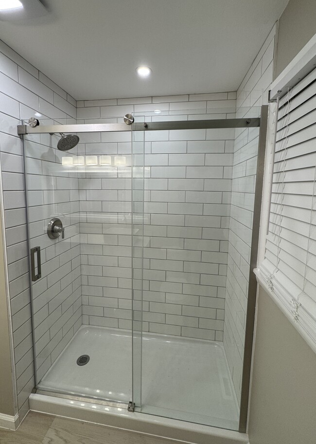 Shower - 4295 Shimerville Rd