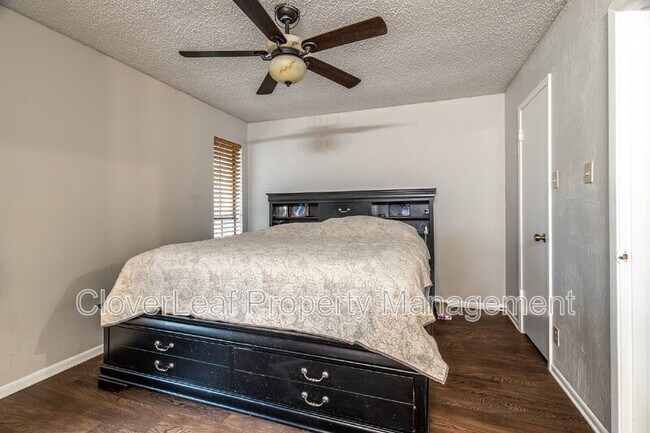 Building Photo - 1242 Hollyhock Ln