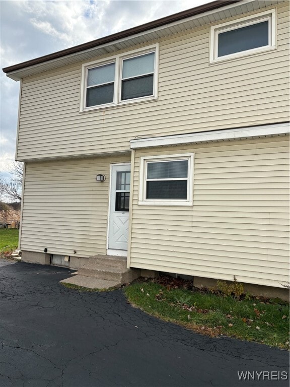 Building Photo - 427 Kaymar Dr