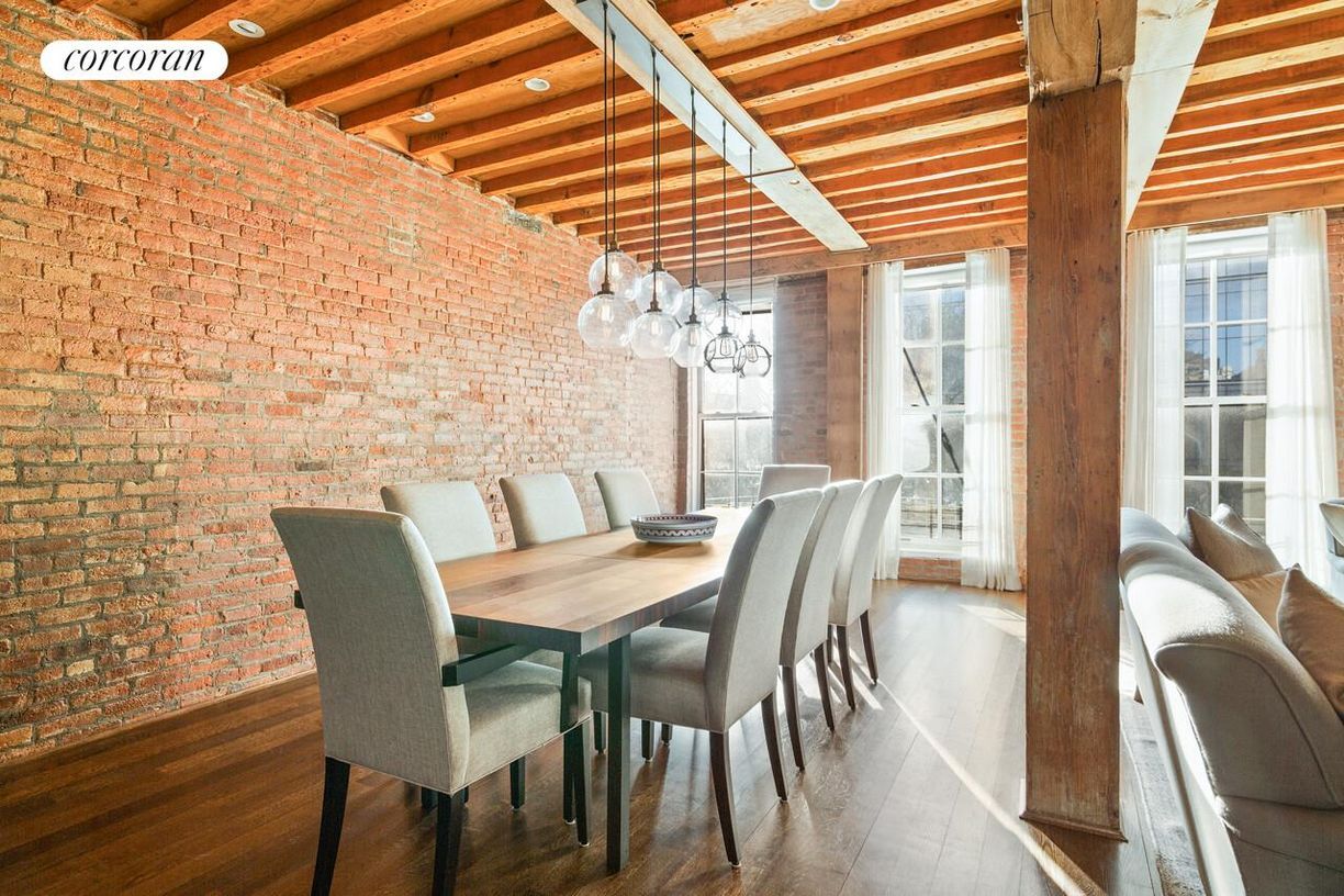 Building Photo - 62 Beach St