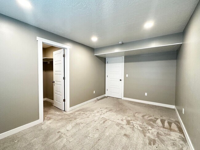Building Photo - Amazing Home Available in the Heart of Highland UT!