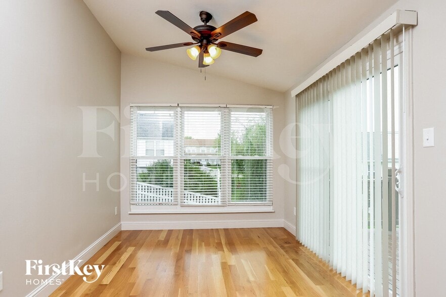 Building Photo - 5 Shady Moss Ct