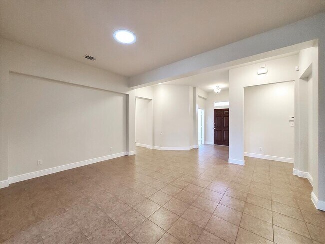 Building Photo - 14829 Fernhill Dr