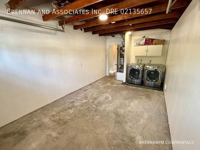 Building Photo - 1569 Parrot St