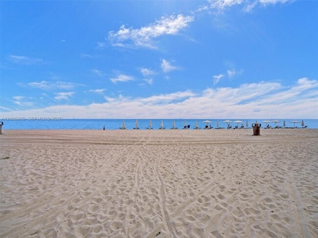 Building Photo - 15901 Collins Ave