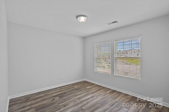 Building Photo - 237 Aershire Ct