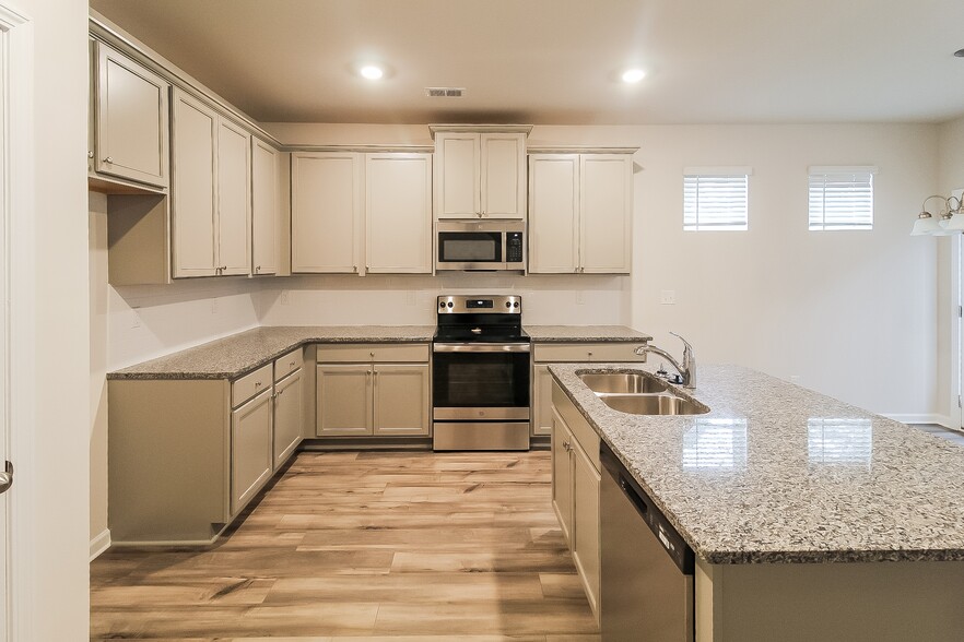 Building Photo - 2855 Saratoga Lake View