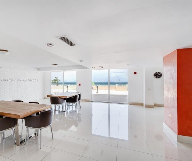 Building Photo - 345 Ocean Dr