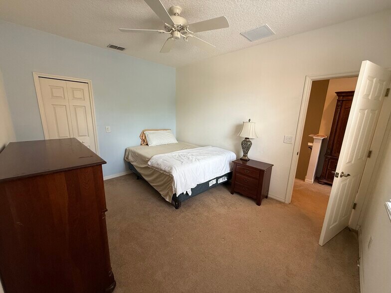 Building Photo - 8208 Villa Grande Ct