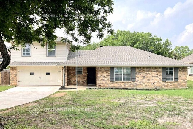 Building Photo - 3302 Sycamore Dr