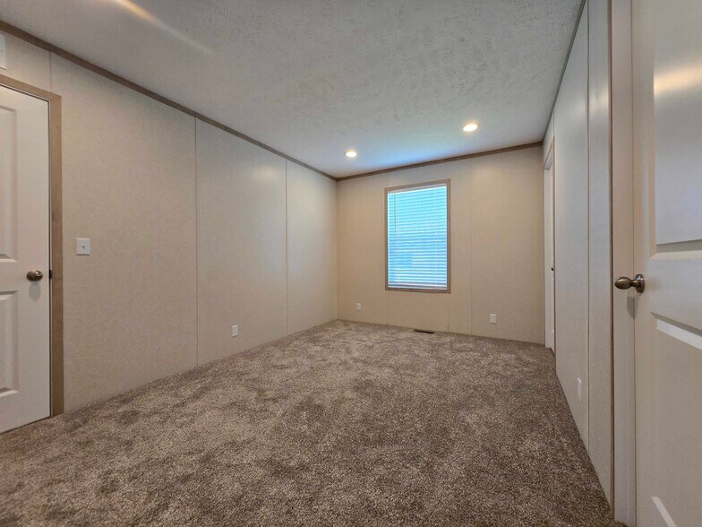 Building Photo - 29778 W Essex Ct