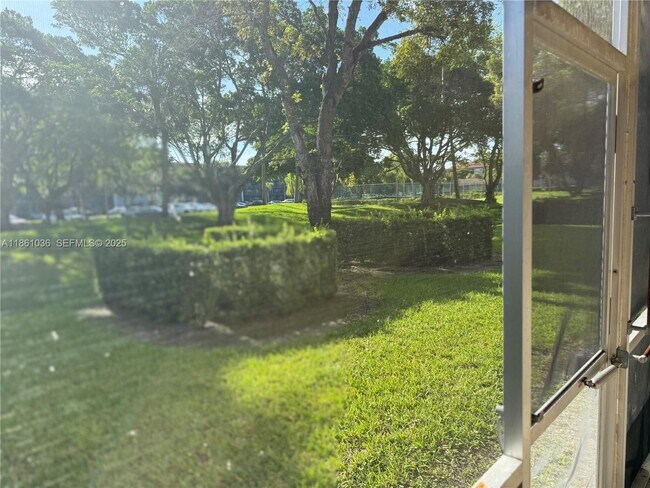 Building Photo - 1401 SW 135th Terrace