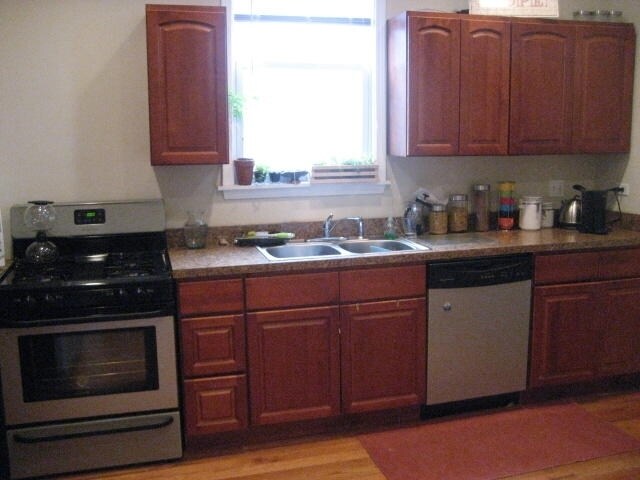 Building Photo - 2416 N Maplewood Ave
