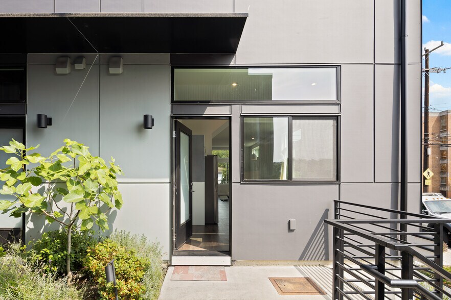Building Photo - 2047 25th Ave S