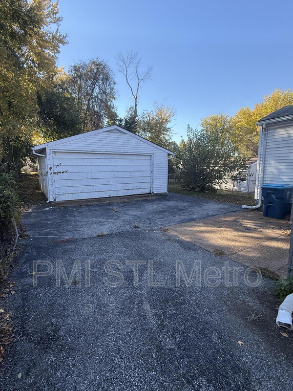 Building Photo - 156 Fermo Ave