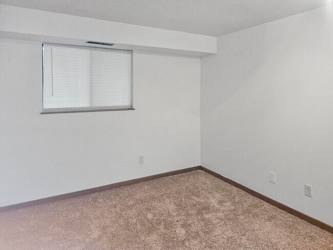 Building Photo - 525 N Blackhawk Blvd