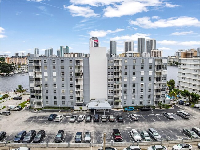 Building Photo - 430 Golden Isles Dr