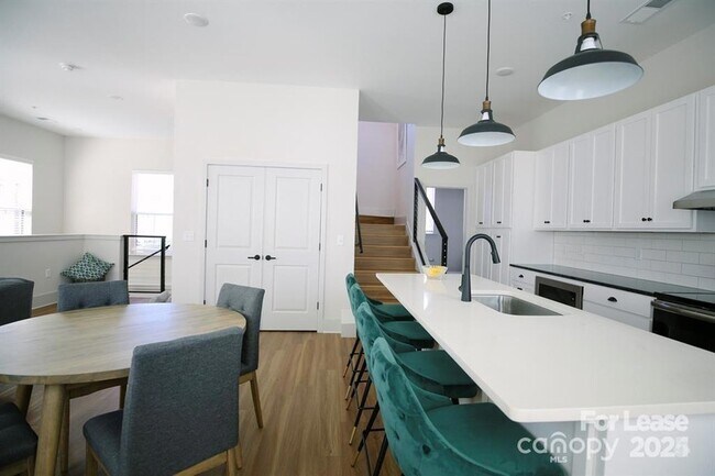 Building Photo - 2925 Commonwealth Ave