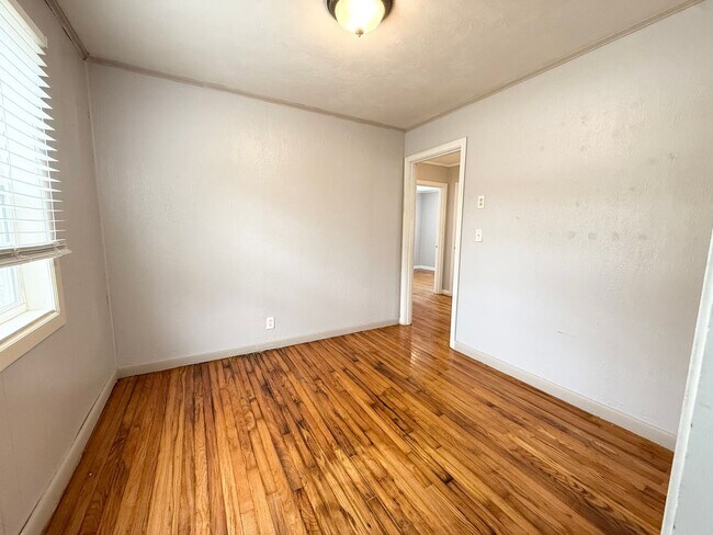 Building Photo - 603 Gideon St